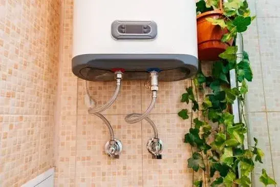 Instalación de termo eléctrico y calentador de agua